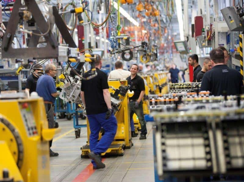 Mercedes-Benz Werk Mannheim: Endmontage der neuesten Generation des Schwer-Lkw-Motors OM 471.