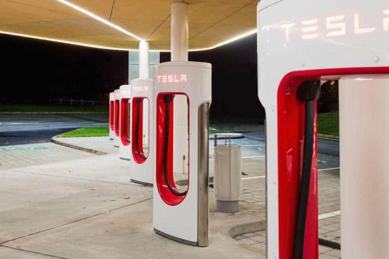 Tesla senkt und hebt Preise am Supercharger