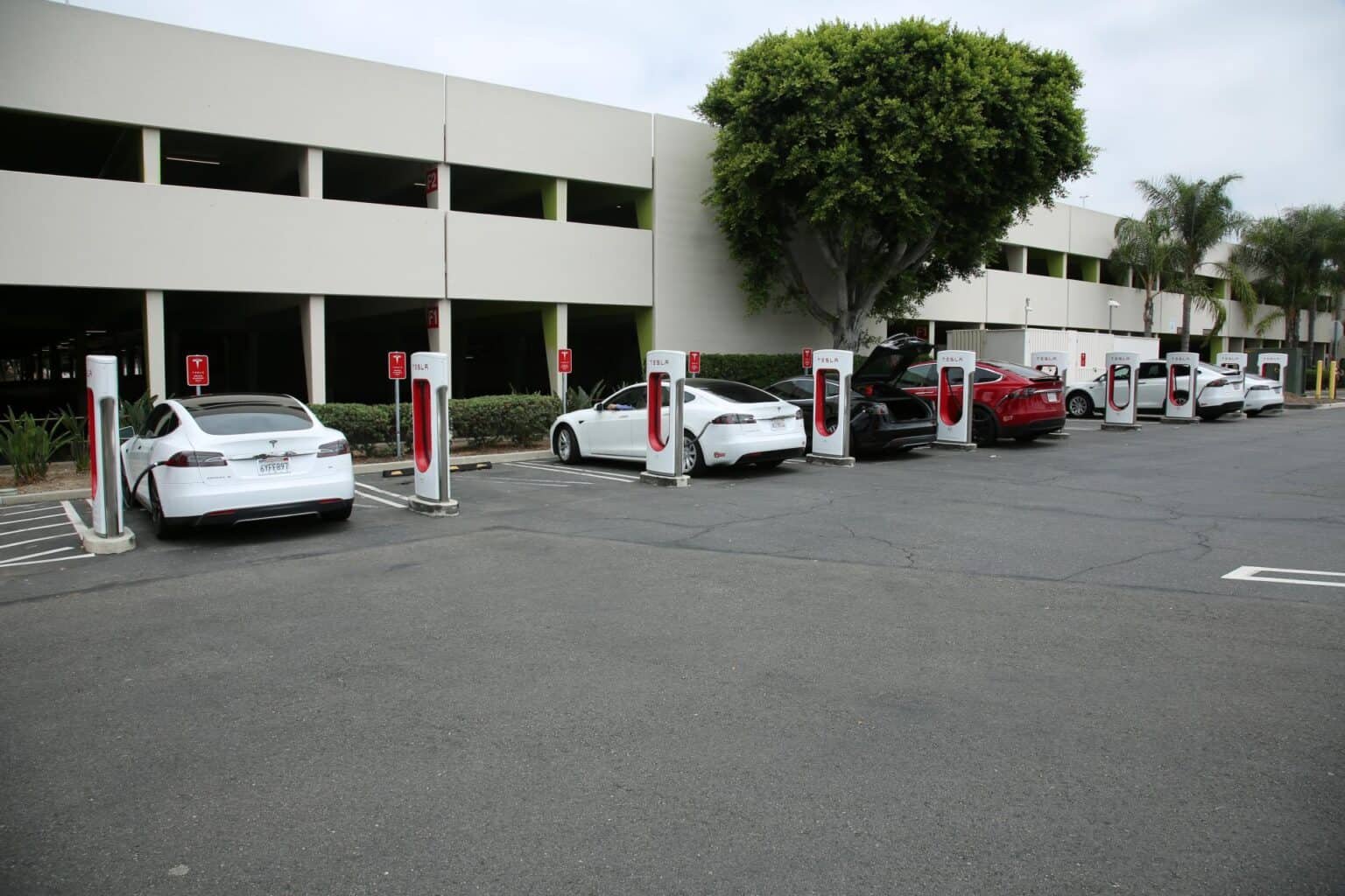Tesla V3-Supercharger mit 250 kW-Ladeleistung kommen nach Deutschland