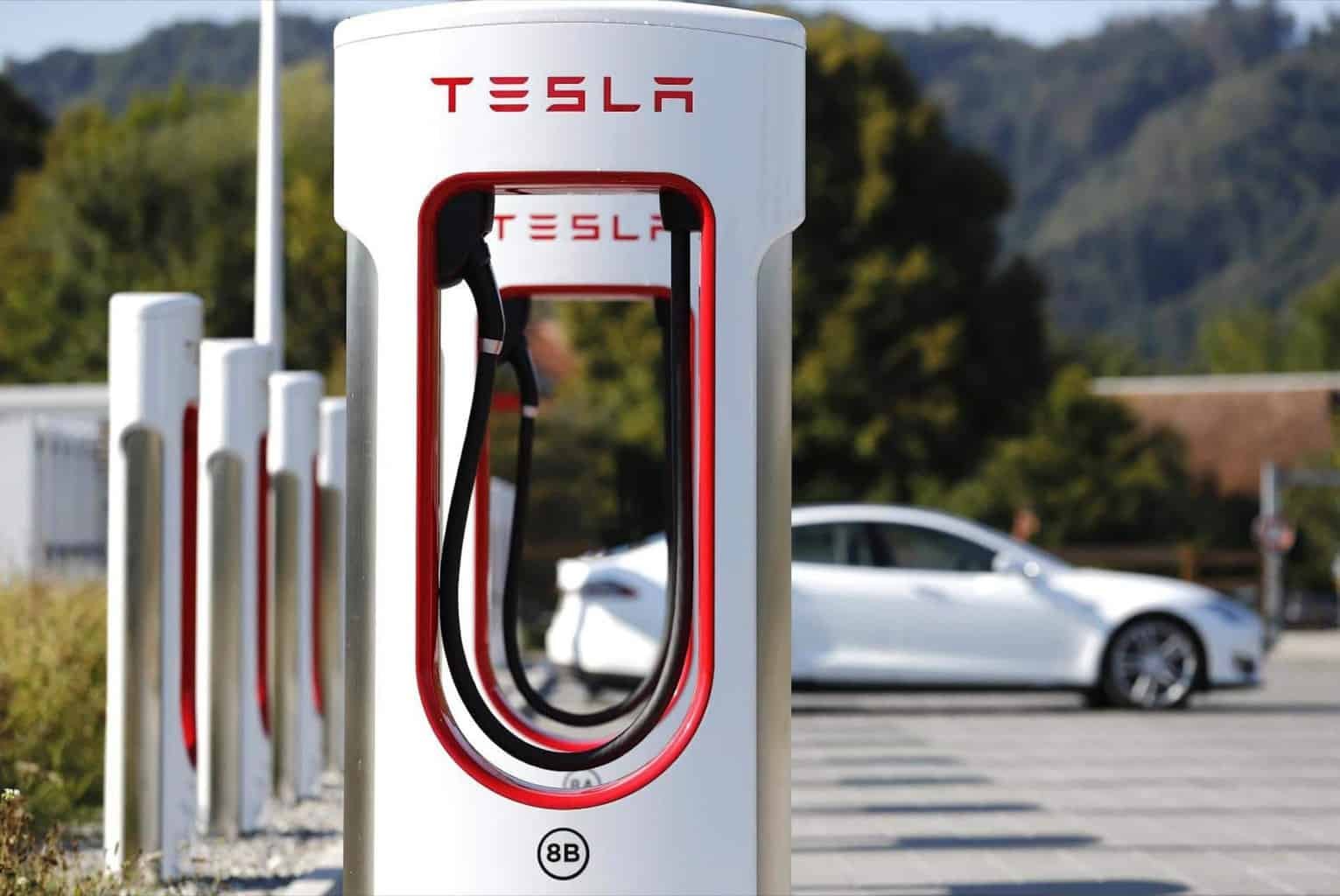 Tesla wartet bei Ausbau des Supercharger-Netzes mit Wachstum auf