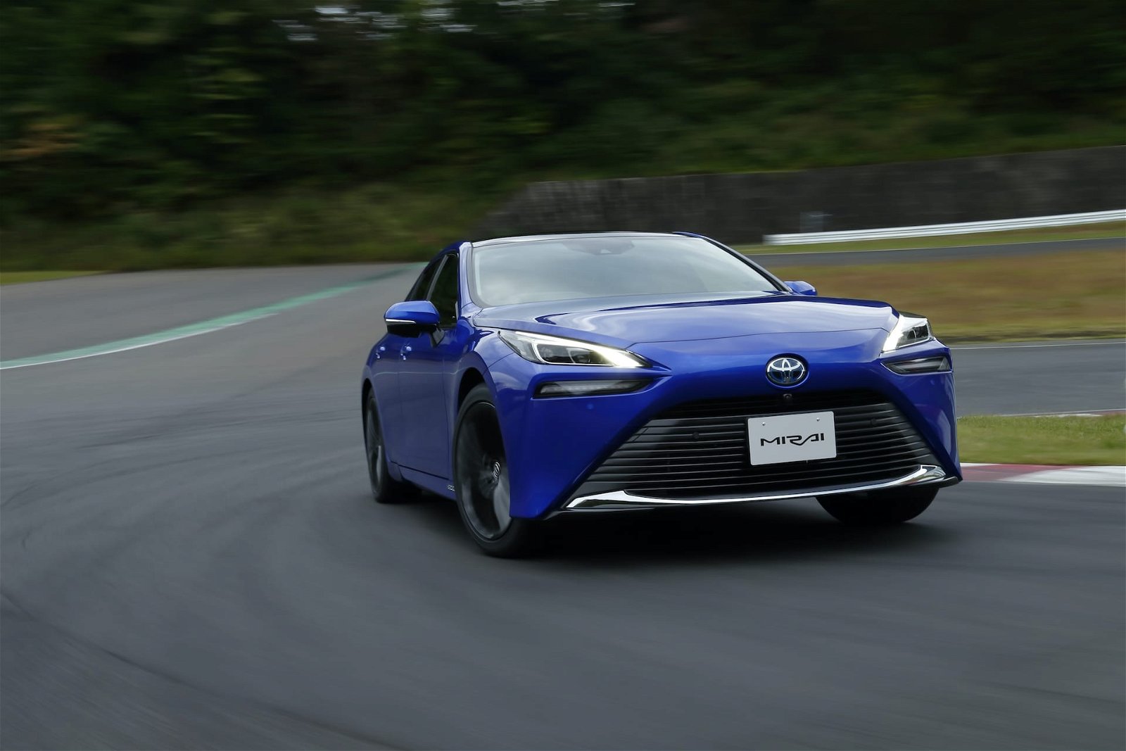Toyota-Mirai-Wasserstoff-Elektroauto
