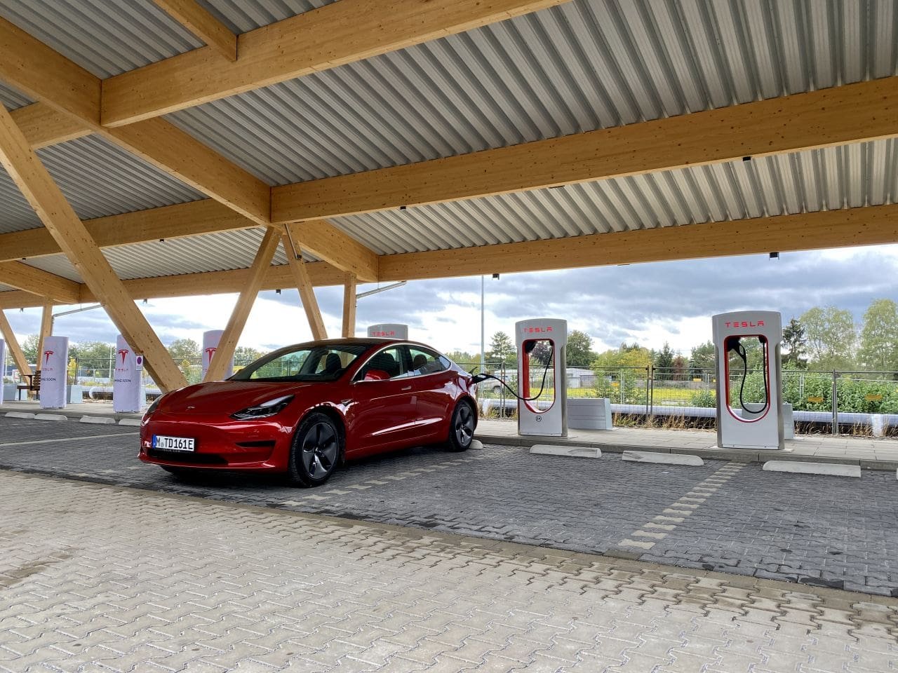 Tesla nimmt 1000. deutschen Supercharger in Betrieb
