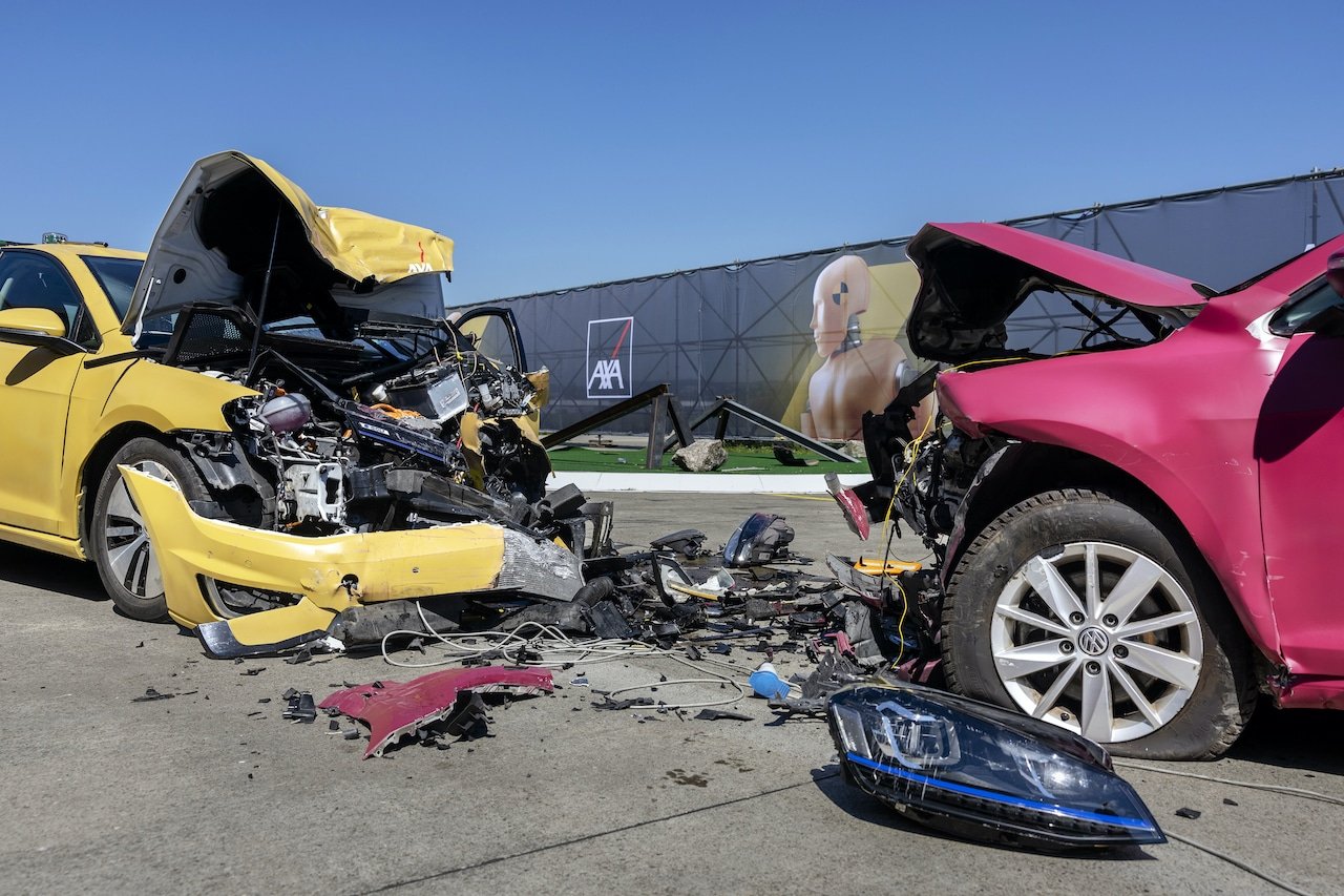 Wie geschützt sind E-Autos bei Unfällen? - Marktcheck - TV