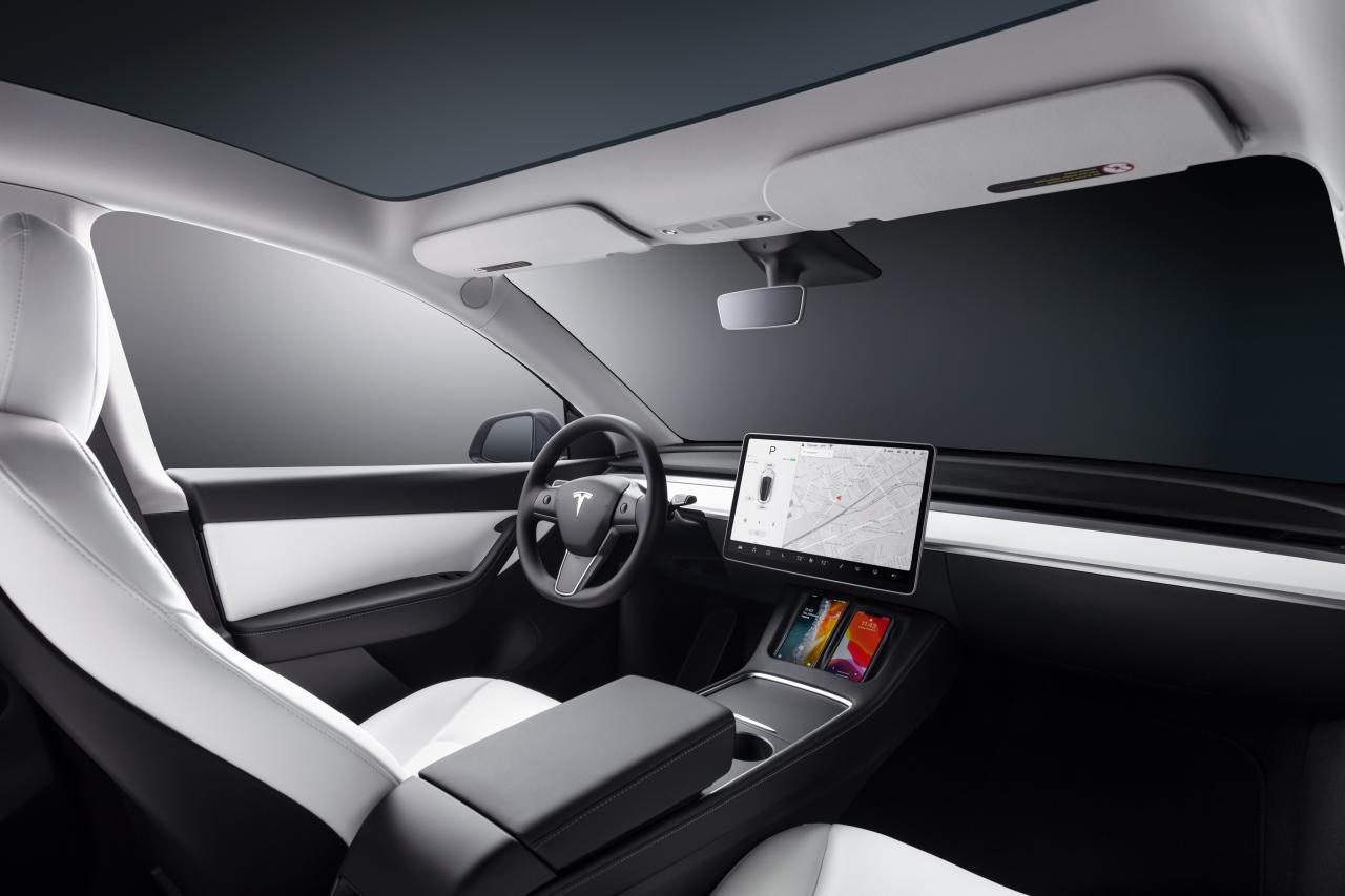 Tesla Model Y Infotainment - Innenraum