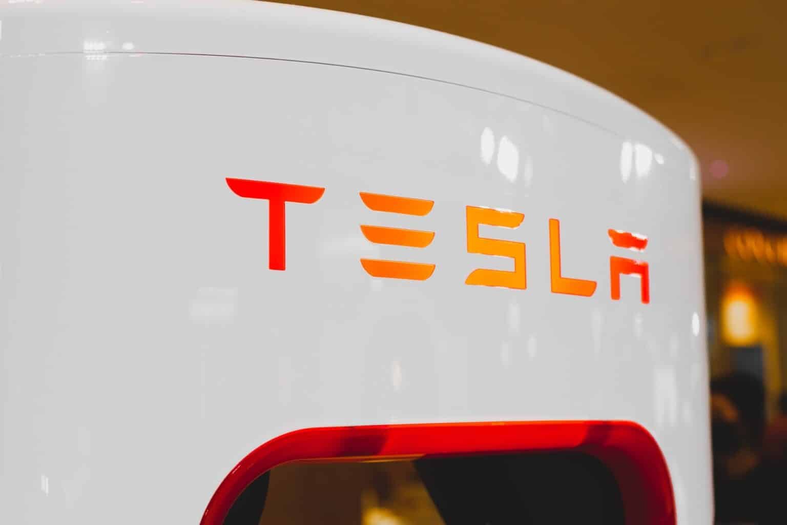 Tesla-Supercharger-4