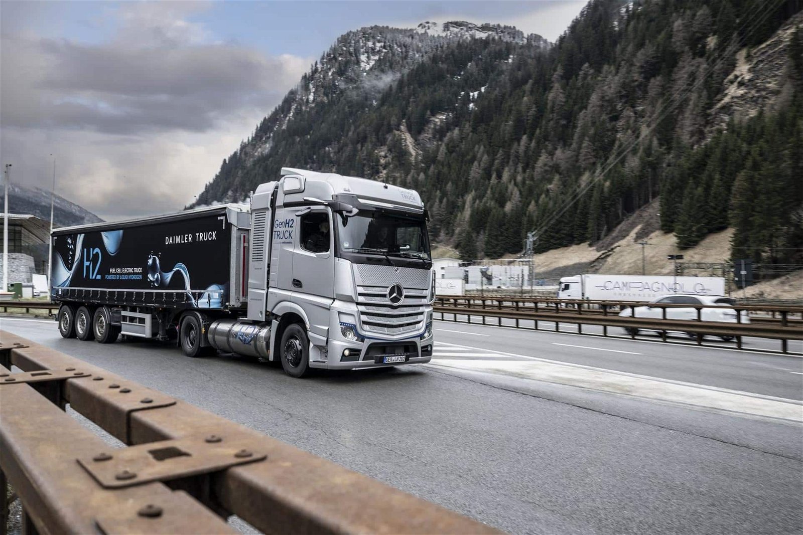 Daimler testet Wasserstoff-Lkw im Kundeneinsatz