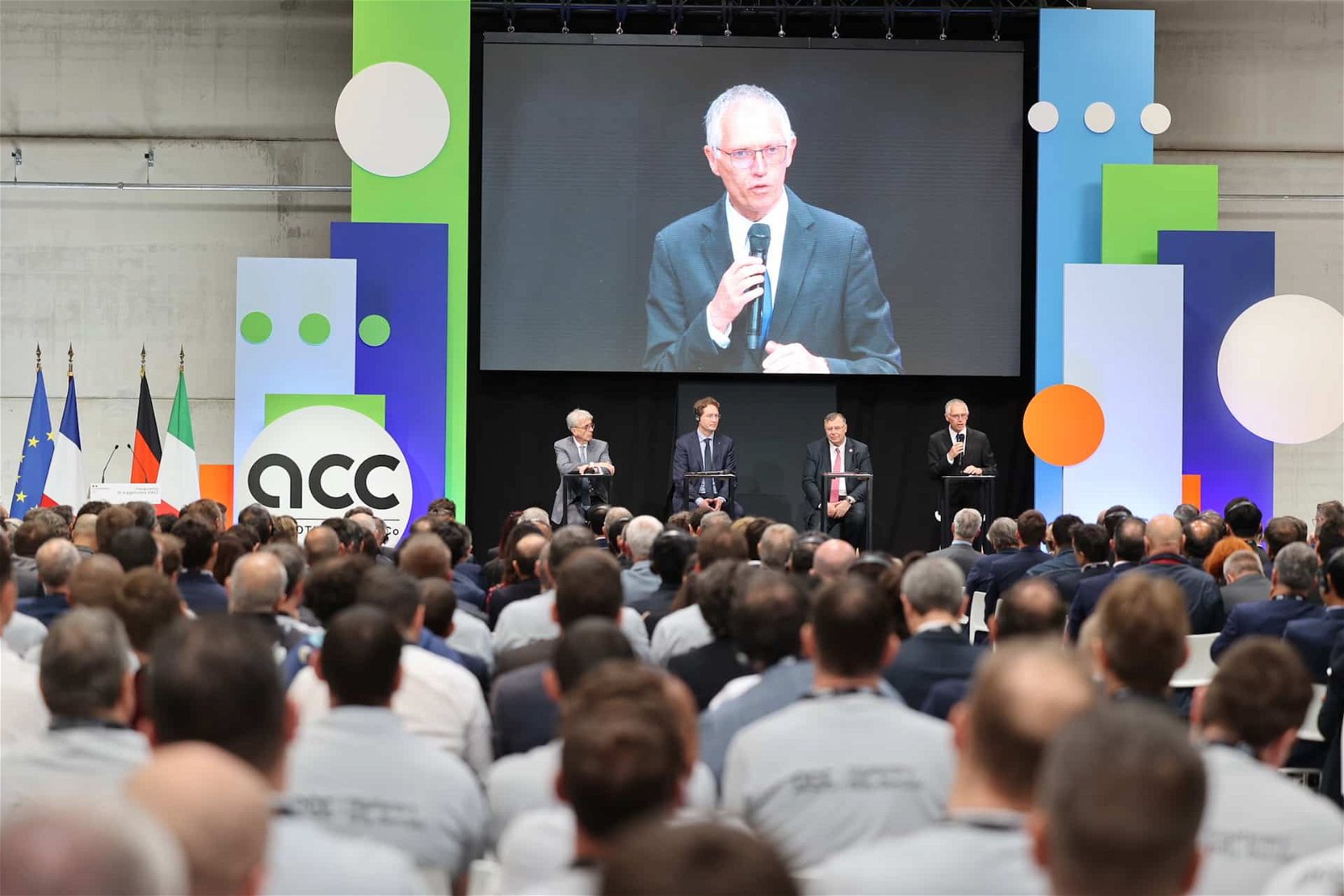 Stellantis’ Übergang zur Elektrifizierung in vollem Gange: Erste Batterie-Gigafactory von ACC in Frankreich eröffnet
