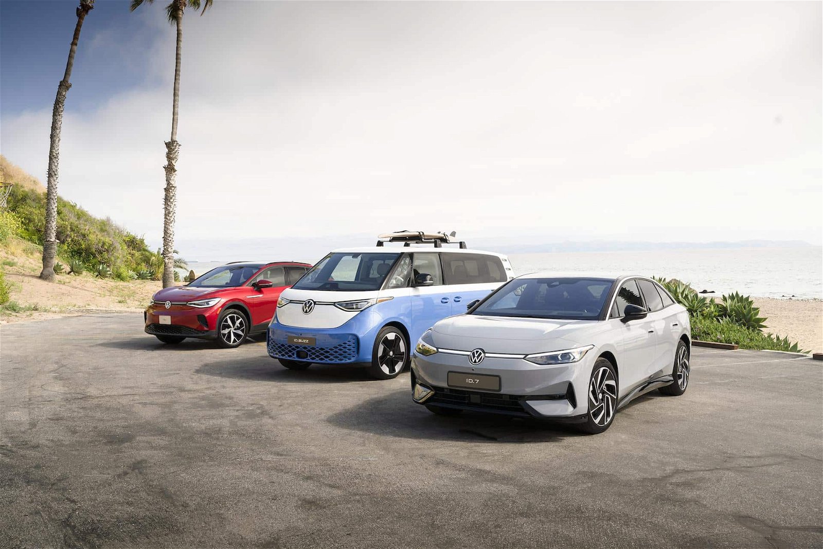 VW ID. Buzz: Volkswagen launcht langen Elektro-Bulli mit 7 Sitzen in  Europa, USA und Kanada -  News