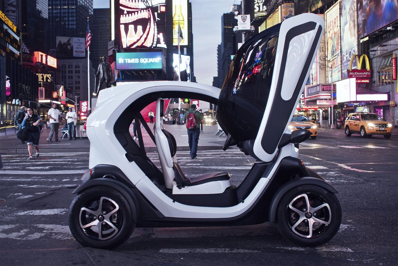 Renault-Twizy-New-York-Times-Square