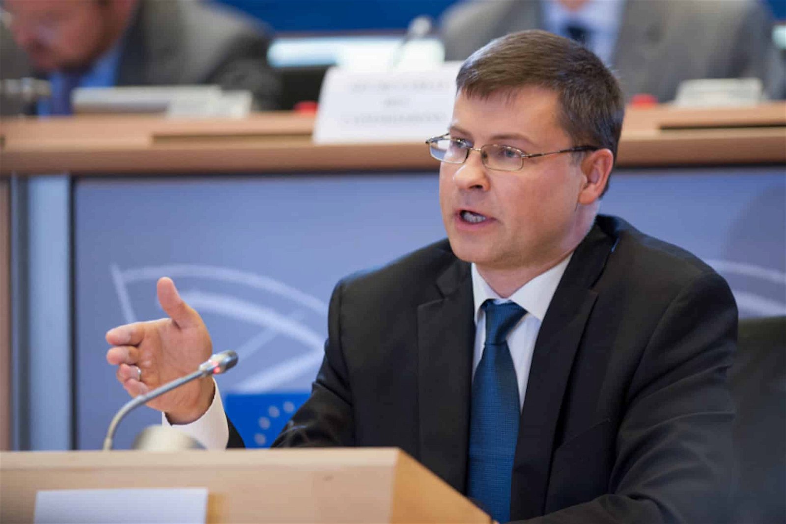 EU-Handelskommissar Dombrovskis verteidigt Strafzölle auf chinesische E-Autos