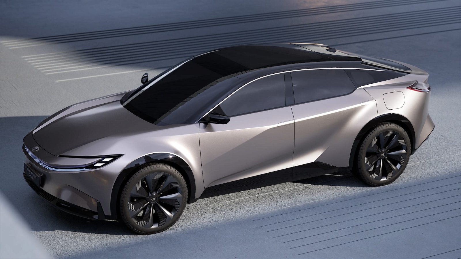 Toyota-Elektro-Crossover-2025-Seite
