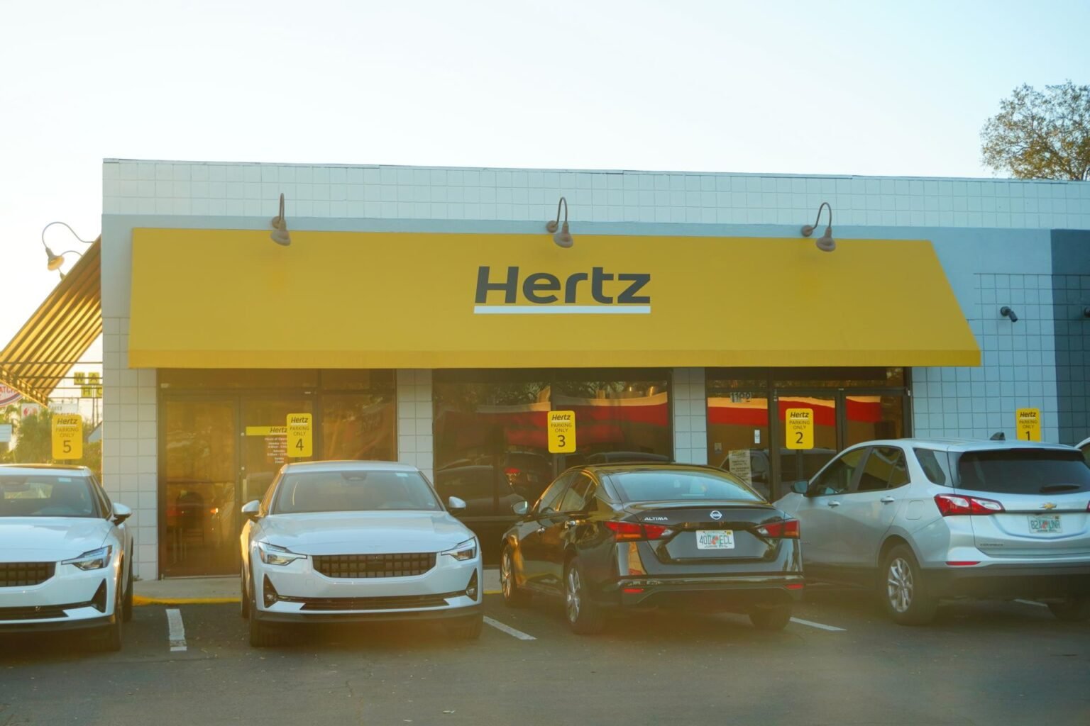 Hertz verkauft Tesla-Modelle zu Tiefpreisen