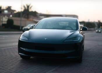 Teslas Wachstum 2023: Stark, aber langsamer & unprofitabler