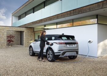 Wegen sinkender E-Auto-Nachfrage: Jaguar Land Rover setzt verstärkt auf Plug-in-Hybride